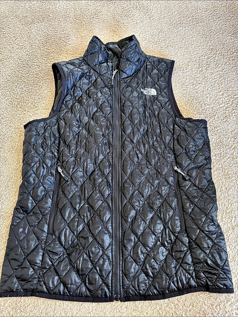The North Face Diamond Peak Insulated Vest in Black, Medium